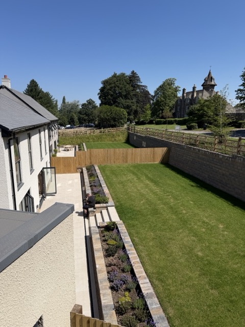 Rear gardens of Plots 18, 19 and 20 - absolutely boiling!