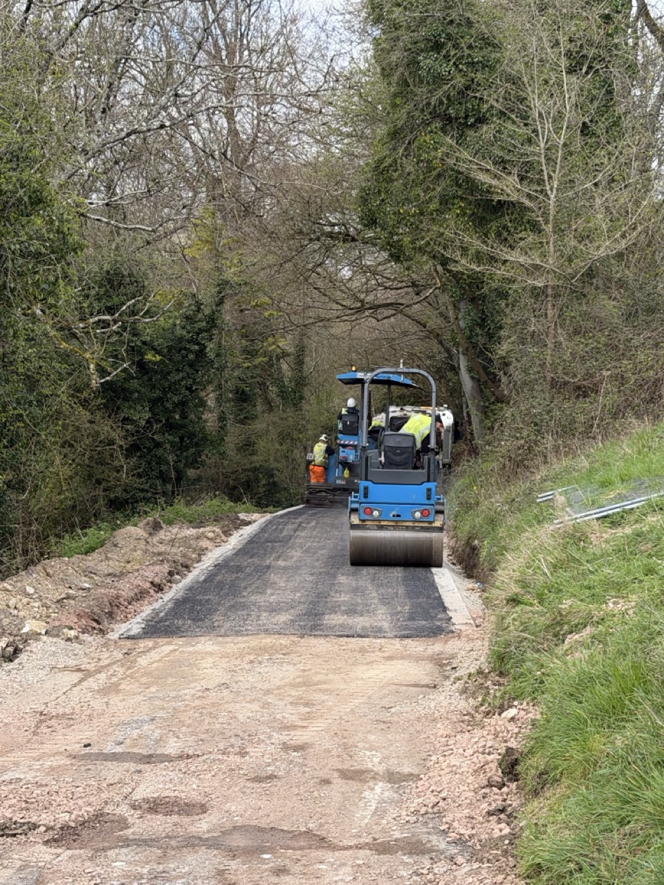 Long estate drive at The Old Quarries almost complete, ready for Phase 2 to commence 
